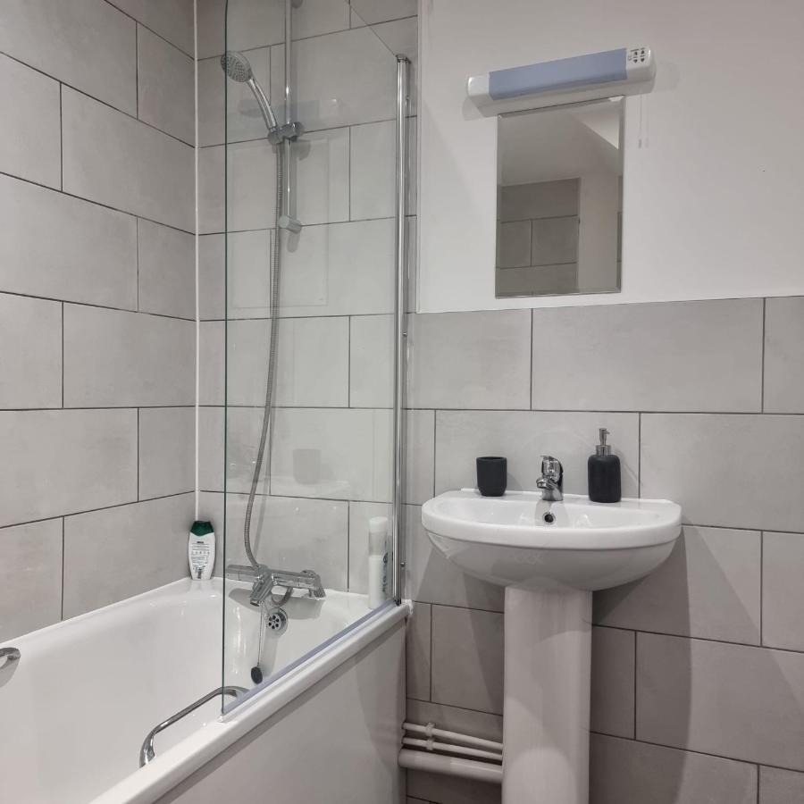 Classic 2 Bed Apartment In Oldkent Road London Eksteriør billede