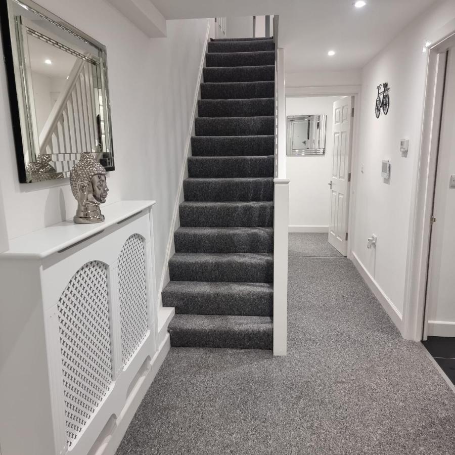 Classic 2 Bed Apartment In Oldkent Road London Eksteriør billede