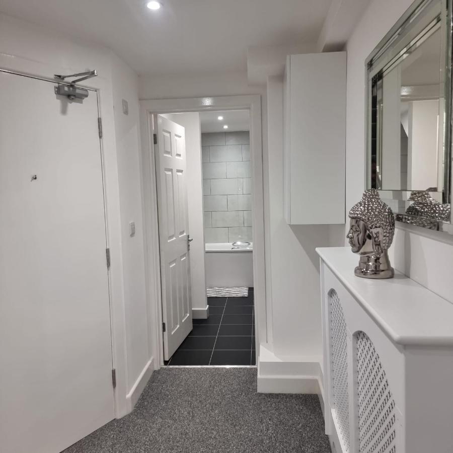 Classic 2 Bed Apartment In Oldkent Road London Eksteriør billede